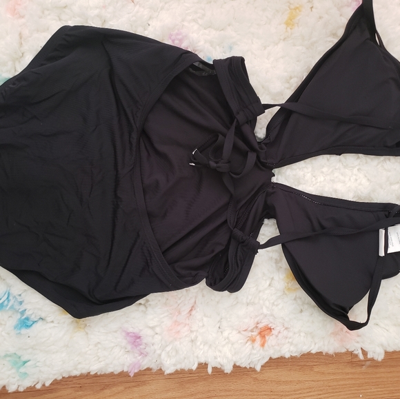 Cut out bathing suit - Picture 2 of 3